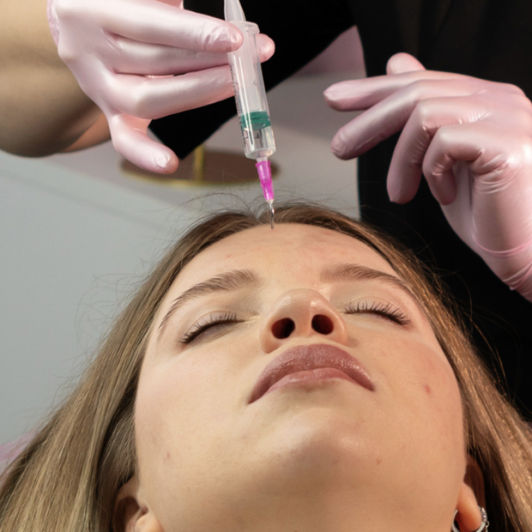 Non-Surgical Facelifts for Men and Women